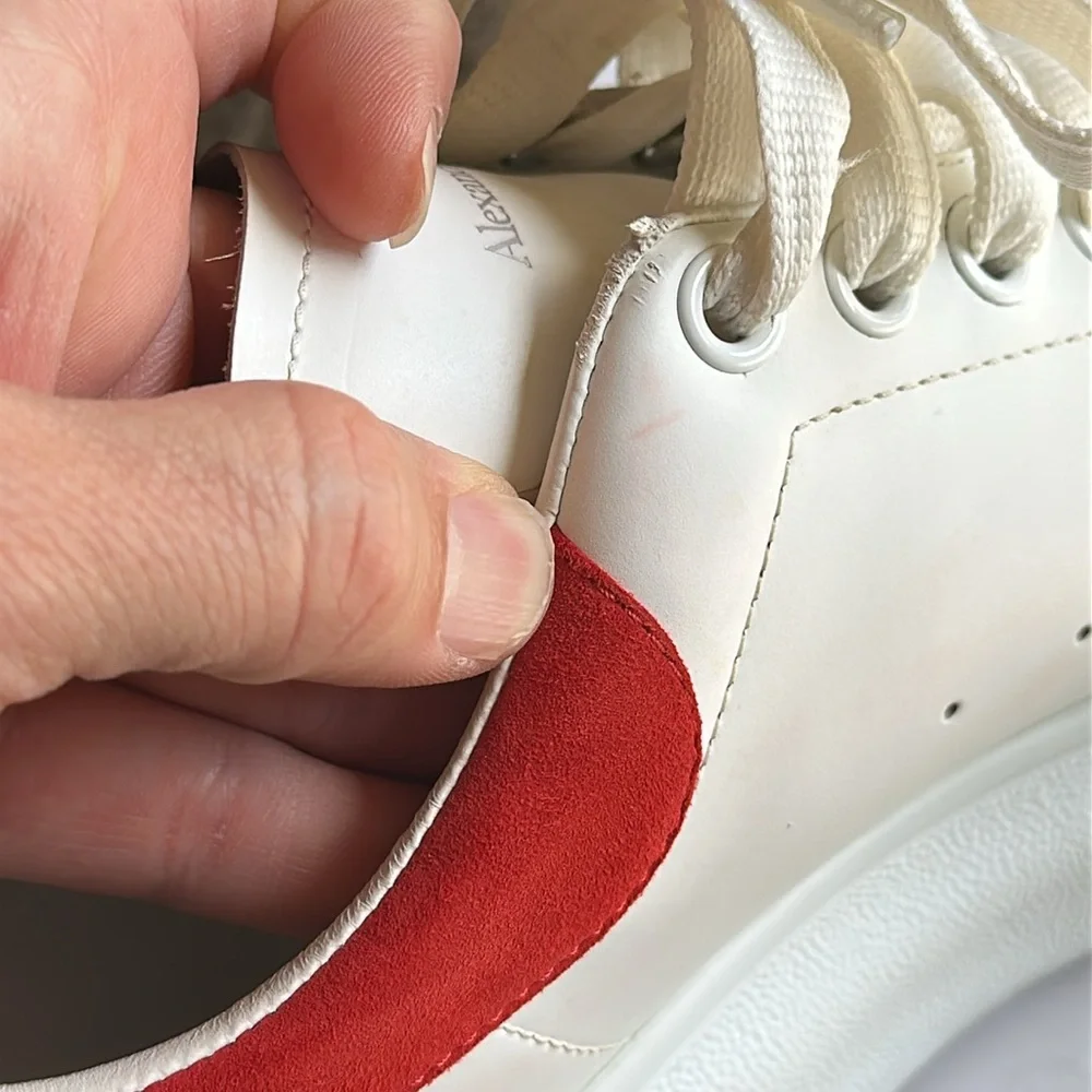 Alexander McQueen Men's Oversized
Sneaker 'Larry' in White/red. - Picture 9 of 11